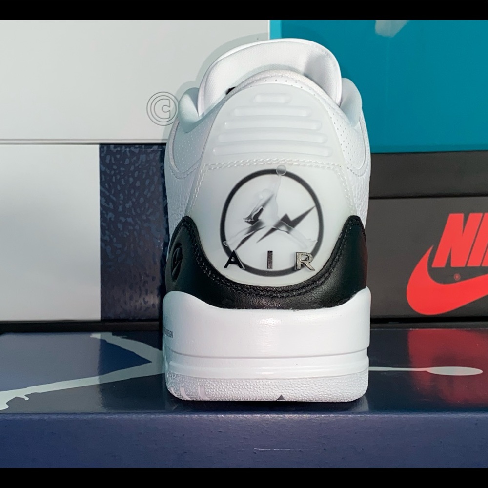 Jordan 3 Retro Fragment (DEADSTOCK)
